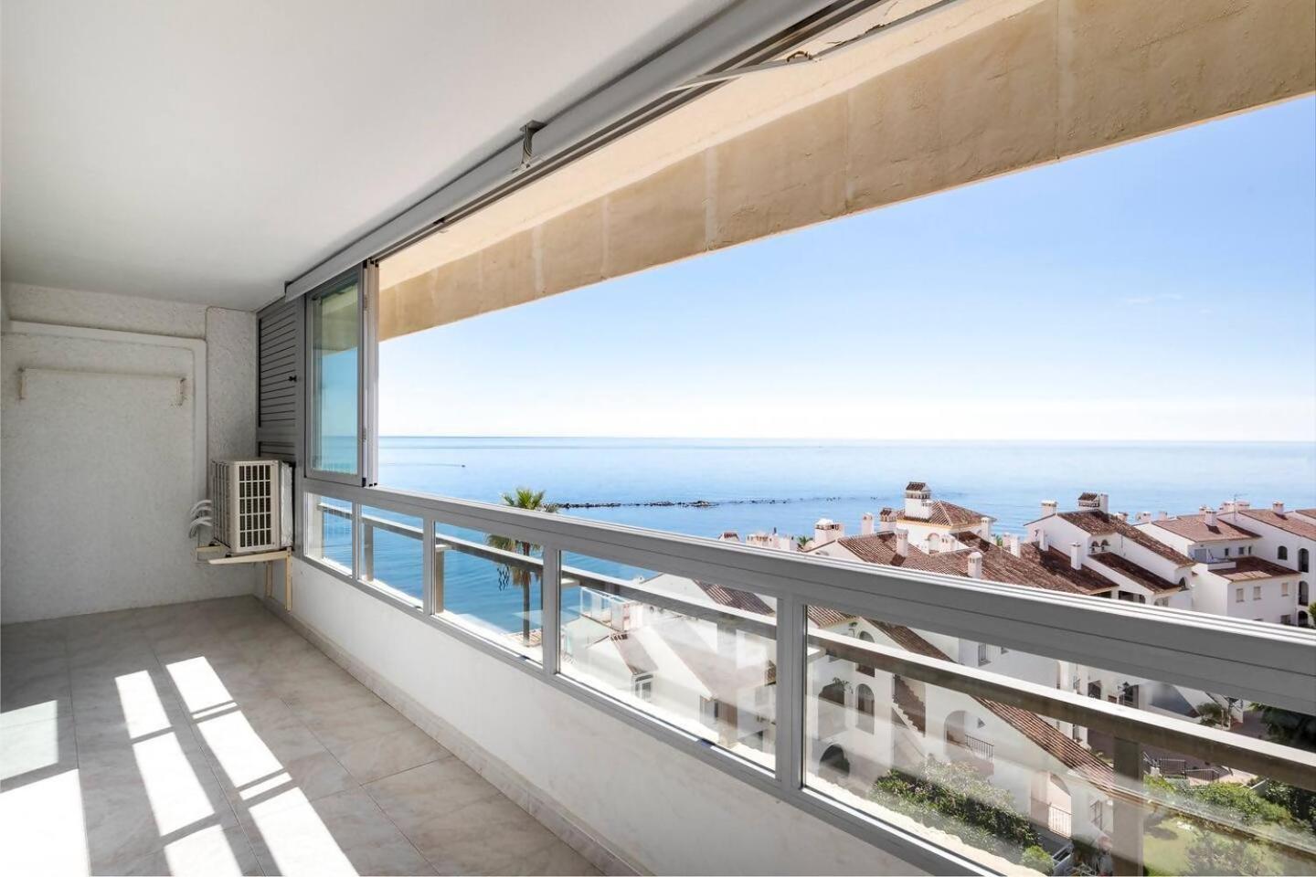 Stunning Apartment 50 Meters From The Sea Benalmádena Eksteriør bilde