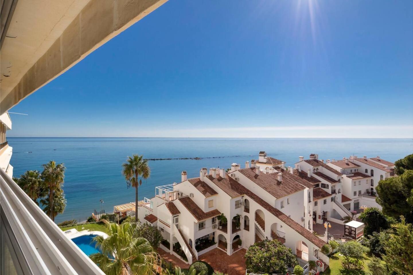 Stunning Apartment 50 Meters From The Sea Benalmádena Eksteriør bilde