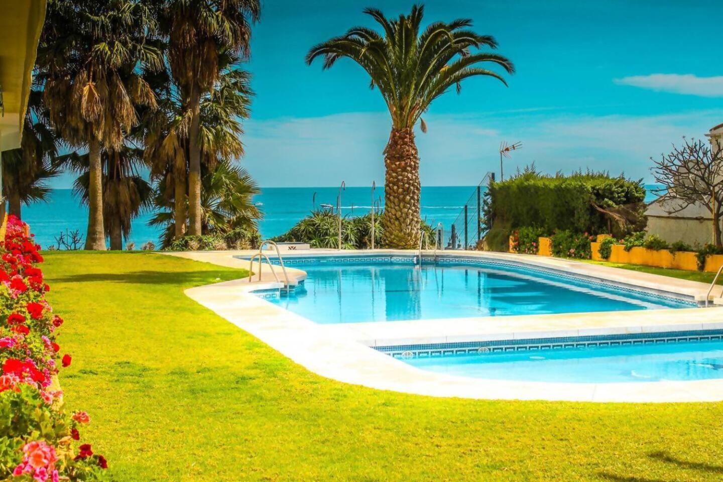 Stunning Apartment 50 Meters From The Sea Benalmádena Eksteriør bilde